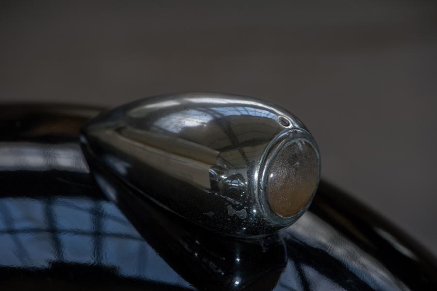 Детали экстерьера Bentley 4&frac14;-Litre Saloon by Mann Egerton 1937 года  (фото 15 из 31)